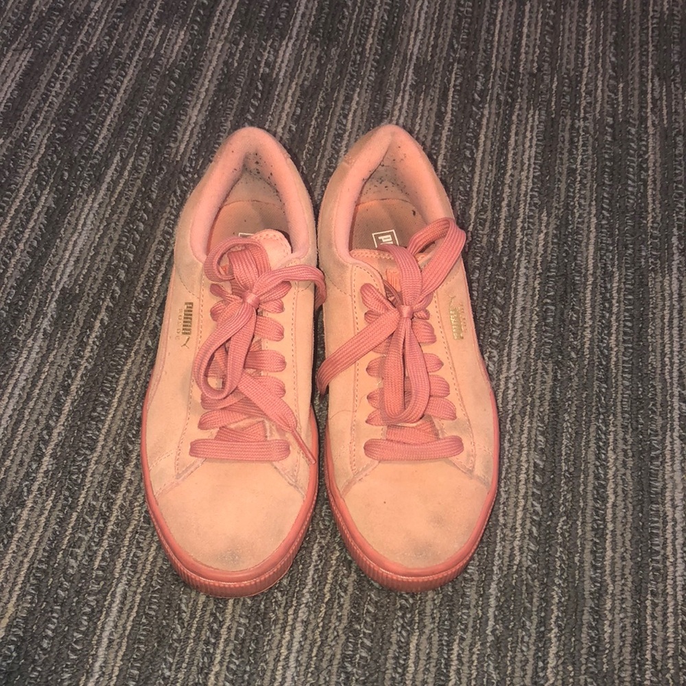 Rare color Puma Suedes